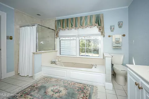 Bath - 4019 Bellview Ave, Moss Point, MS 39563 photo 1 of 6