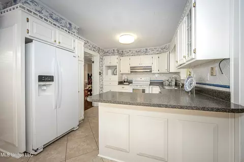 Kitchen - 4019 Bellview Ave, Moss Point, MS 39563 photo 2 of 5