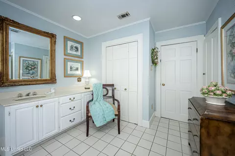Bath - 4019 Bellview Ave, Moss Point, MS 39563 photo 2 of 6