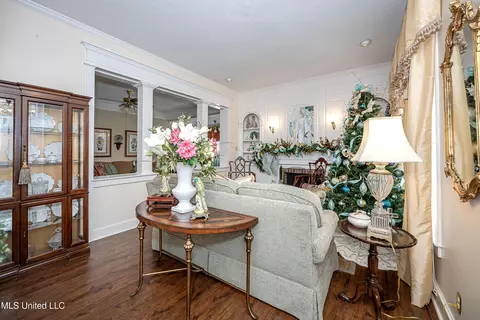 Living - 4019 Bellview Ave, Moss Point, MS 39563 photo 1 of 11