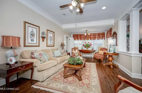 Living - 4019 Bellview Ave, Moss Point, MS 39563 photo 7 of 11