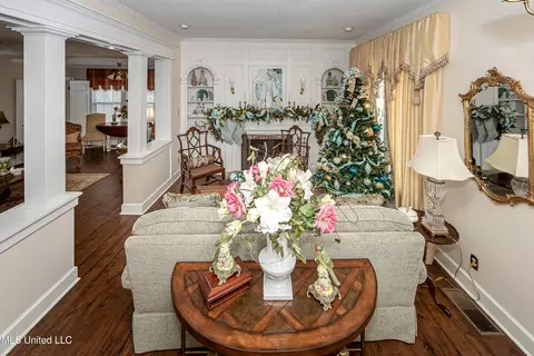 Living - 4019 Bellview Ave, Moss Point, MS 39563 photo 11 of 11