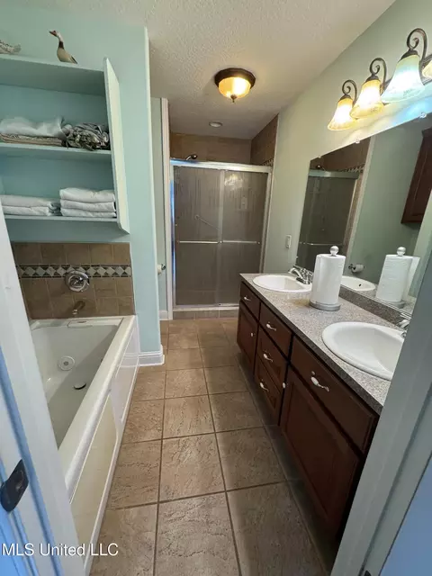 Bath - 202 Green Rd, Lucedale, MS 39452 photo 1 of 2
