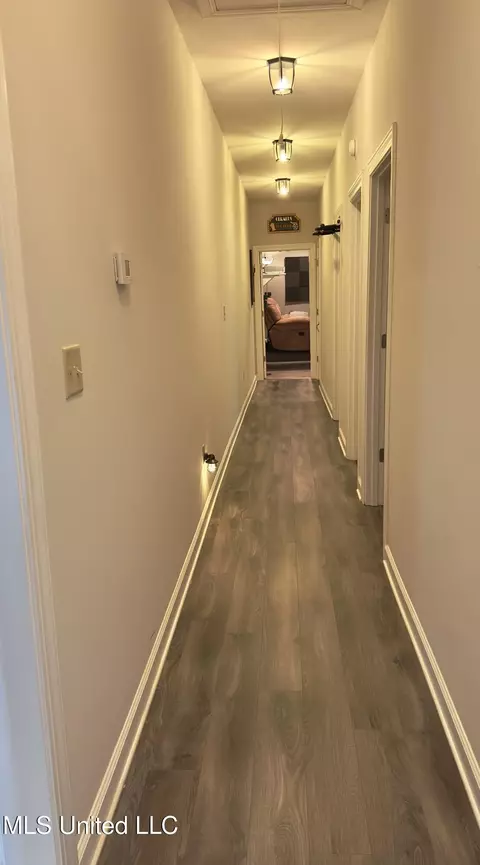 Entry Way - 561 Sharon Rd, Canton, MS 39046 photo 1 of 3
