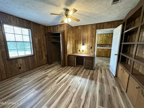 Bedroom - 40231 Rye Bottom Rd, Aberdeen, MS 39730 photo 1 of 3