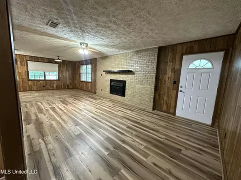 Living - 40231 Rye Bottom Rd, Aberdeen, MS 39730 photo 3 of 3