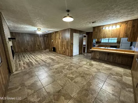 Living - 40231 Rye Bottom Rd, Aberdeen, MS 39730 photo 1 of 3