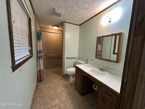 Bath - 40231 Rye Bottom Rd, Aberdeen, MS 39730 photo 3 of 3