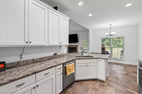 Kitchen - 10437 Emerald Cv, Hernando, MS 38632 photo 1 of 2
