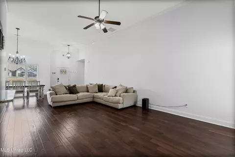 Living - 10437 Emerald Cv, Hernando, MS 38632 photo 2 of 2
