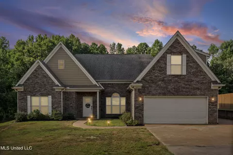 Exterior - 10437 Emerald Cv, Hernando, MS 38632 photo 2 of 4