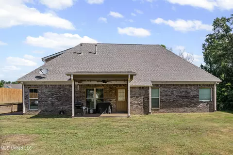 Exterior - 10437 Emerald Cv, Hernando, MS 38632 photo 4 of 4