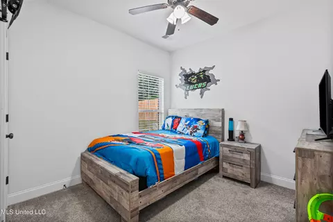 Bedroom - 10437 Emerald Cv, Hernando, MS 38632 photo 5 of 5