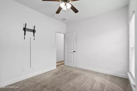 Bedroom - 10437 Emerald Cv, Hernando, MS 38632 photo 3 of 5
