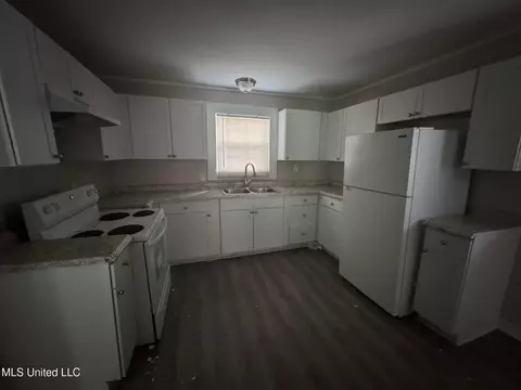 Kitchen - 4574 Hanging Moss Rd, Jackson, MS 39206 photo 1 of 1