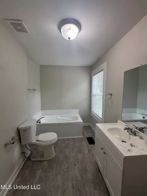 Bath - 4574 Hanging Moss Rd, Jackson, MS 39206 photo 2 of 2