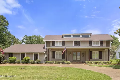 592 S Deerfield Dr, Canton, MS 39046