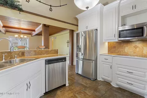 Kitchen - 592 S Deerfield Dr, Canton, MS 39046 photo 2 of 3