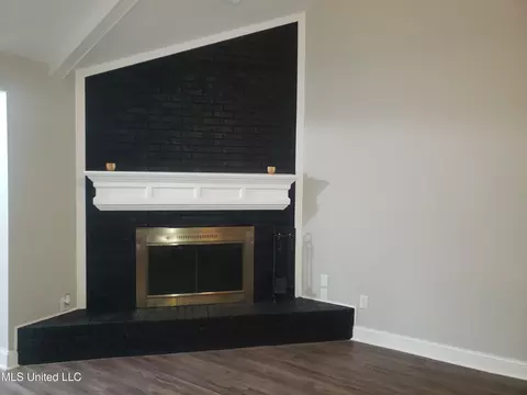Living - 455 Eagle Ct, Byram, MS 39272 photo 2 of 2