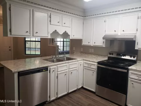 Kitchen - 455 Eagle Ct, Byram, MS 39272 photo 1 of 2