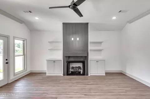 Living - 229 Bronson Bnd, Flowood, MS 39232 photo 2 of 2