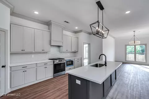 Kitchen - 229 Bronson Bnd, Flowood, MS 39232 photo 4 of 4