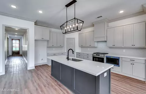 Kitchen - 229 Bronson Bnd, Flowood, MS 39232 photo 2 of 4