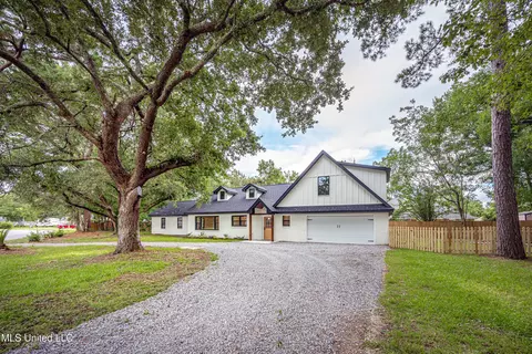 9329 Ridgeview Dr, Ocean Springs, MS 39564