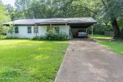 412 Briarwood Dr, New Albany, MS 38652