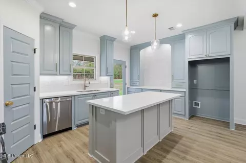 Kitchen - 159 Bronson Bnd, Flowood, MS 39232 photo 2 of 3