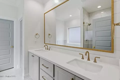 Bath - 159 Bronson Bnd, Flowood, MS 39232 photo 1 of 4