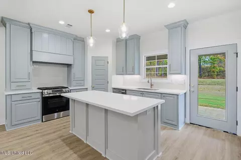 Kitchen - 159 Bronson Bnd, Flowood, MS 39232 photo 1 of 3