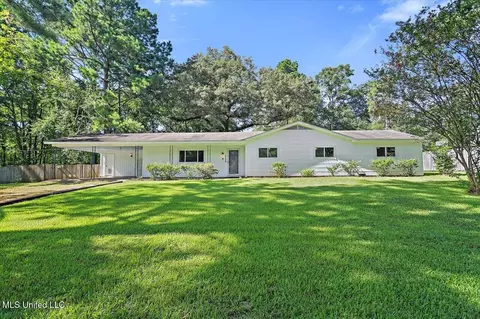 115 Auburn Dr, Clinton, MS 39056