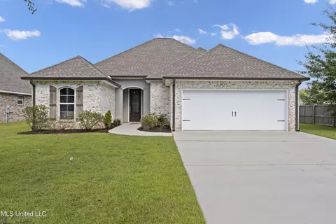 3200 N 9th St, Ocean Springs, MS 39564