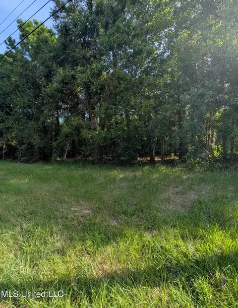 9228 Seacliff Blvd, Ocean Springs, MS 39564