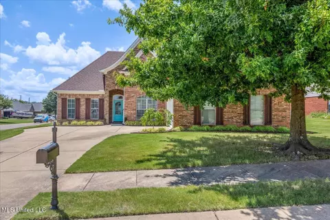 5605 Grey Wolf Dr, Southaven, MS 38672
