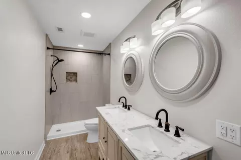 Bath - 280 Highpoint Dr, Diamondhead, MS 39525 photo 2 of 3