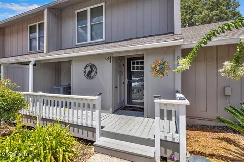 280 Highpoint Dr, Diamondhead, MS 39525