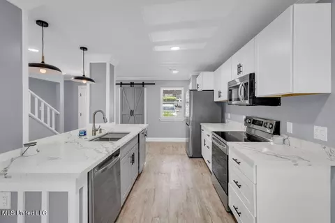 Kitchen - 280 Highpoint Dr, Diamondhead, MS 39525 photo 3 of 5