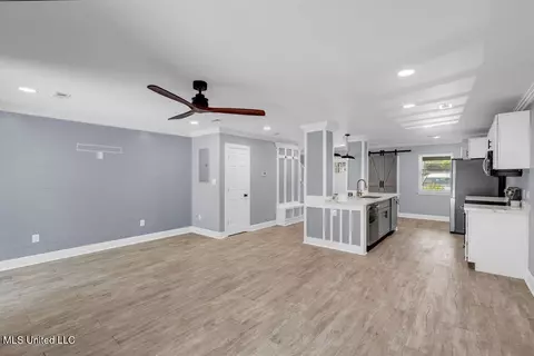 Living - 280 Highpoint Dr, Diamondhead, MS 39525 photo 1 of 4