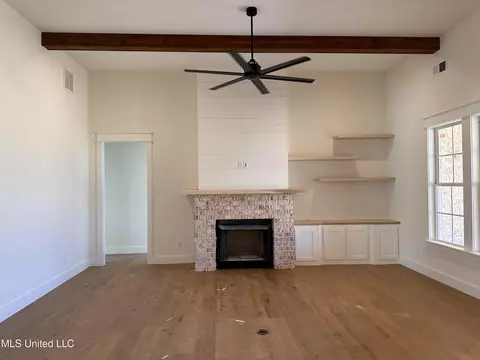 Living - 4391 Brooke Dr, Nesbit, MS 38651 photo 1 of 1
