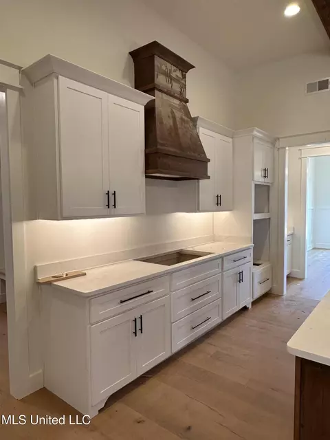 Kitchen - 4391 Brooke Dr, Nesbit, MS 38651 photo 2 of 3