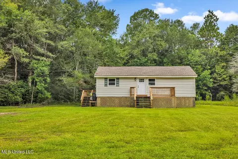 9209 Forsythia Dr, Moss Point, MS 39562
