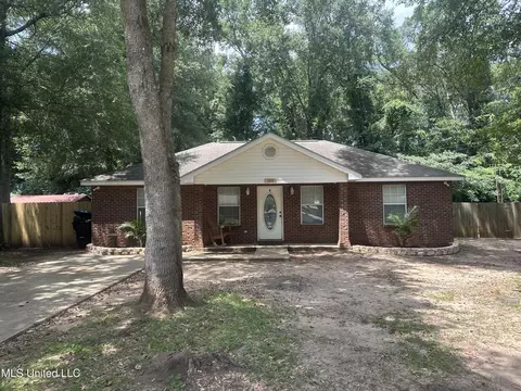 105 Meadow St, Lucedale, MS 39452