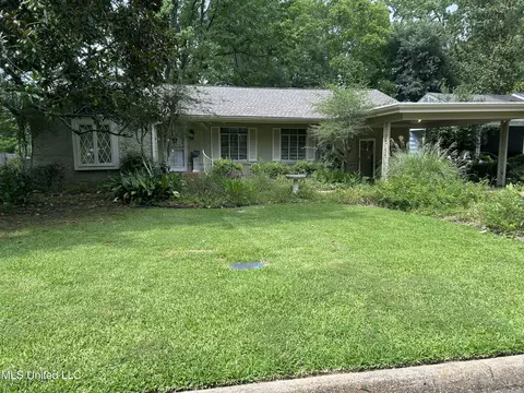 1048 Meadow Heights Dr, Jackson, MS 39206
