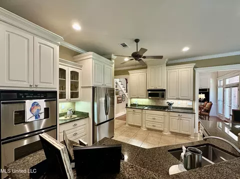 Kitchen - 127 Dunleith Way, Clinton, MS 39056 photo 6 of 9