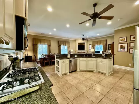 Kitchen - 127 Dunleith Way, Clinton, MS 39056 photo 7 of 9
