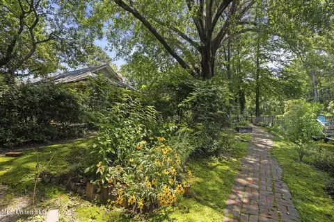 Exterior - 127 Winged Foot Cir, Jackson, MS 39211 photo 12 of 17