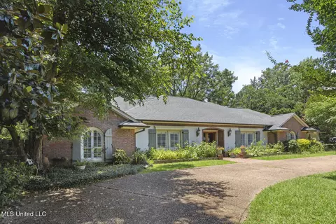 Exterior - 127 Winged Foot Cir, Jackson, MS 39211 photo 4 of 17