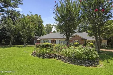 Exterior - 127 Winged Foot Cir, Jackson, MS 39211 photo 3 of 17